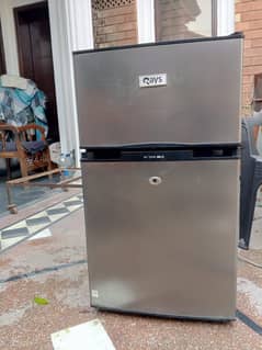 Rays Mini Fridge-Excellent fridge