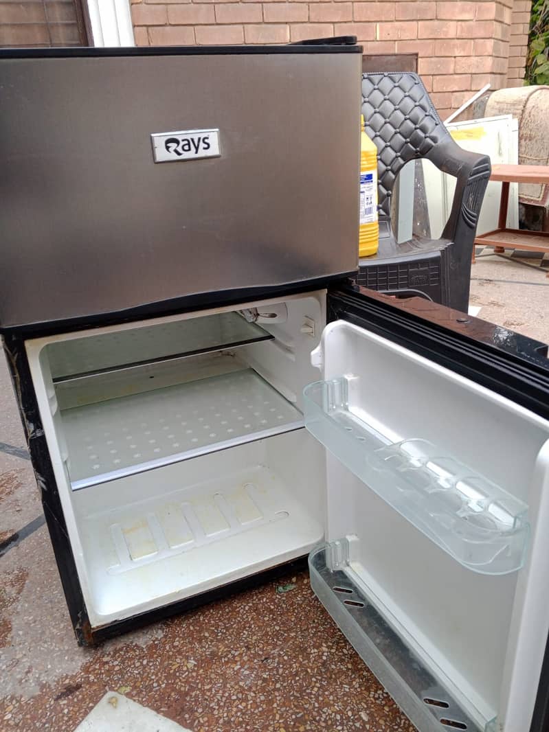 Rays Mini Fridge-Excellent fridge 1