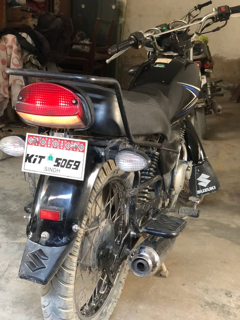 Suzuki GS 150 2016 8