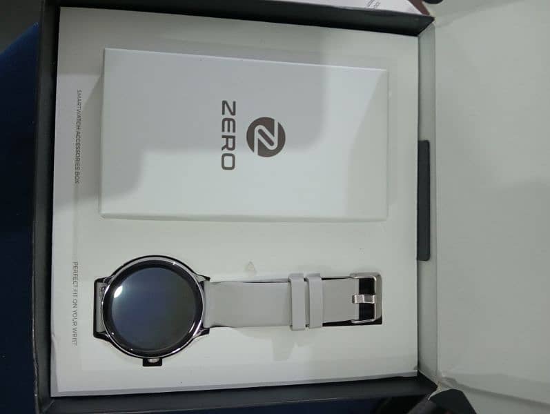 Zero lifestyle Luna smart watch. 2