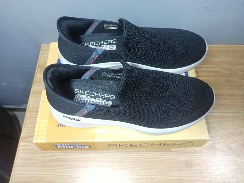 sketchers slipin archfit. 3