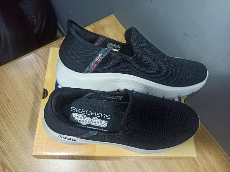 sketchers slipin archfit. 8