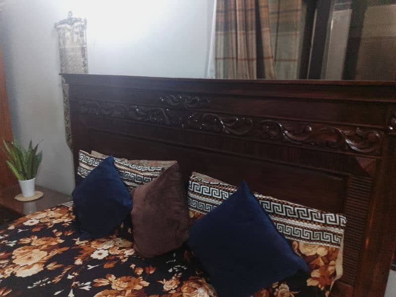 Pure Sheesham Wood Bed With Beautiful Carvings (without mattress) 0