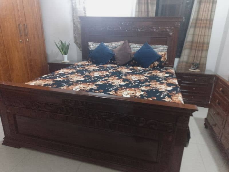 Pure Sheesham Wood Bed With Beautiful Carvings (without mattress) 3