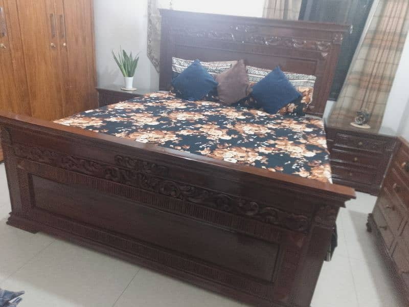 Pure Sheesham Wood Bed With Beautiful Carvings (without mattress) 4