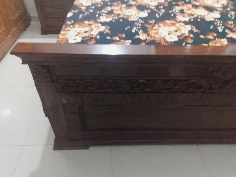 Pure Sheesham Wood Bed With Beautiful Carvings (without mattress) 8