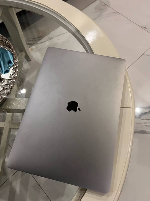 Macbook Pro 16 inch 1