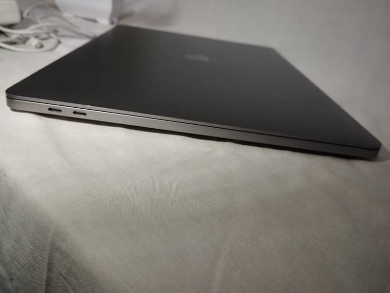 Macbook Pro 2019 i9 16GB 1TB 3