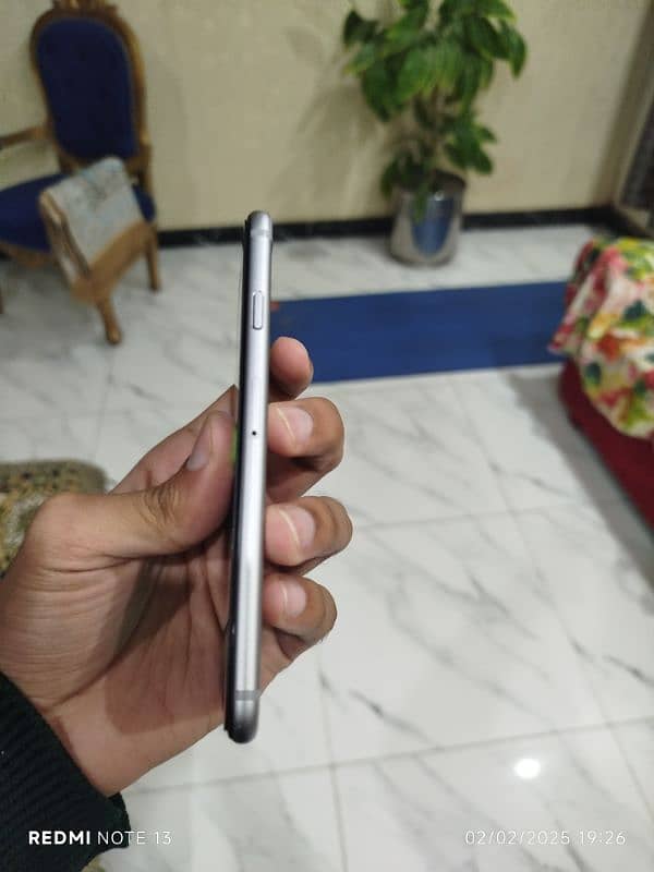 iPhone 6 new condition 2