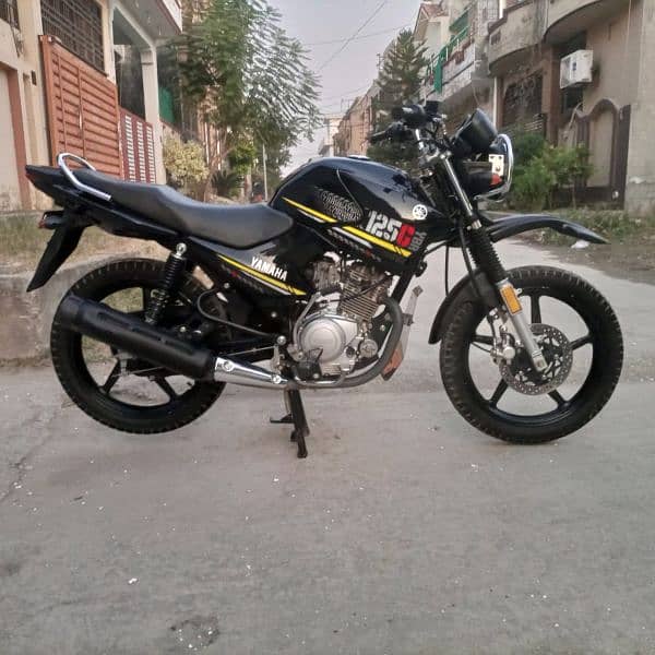 Yamaha YBR G 2023 9