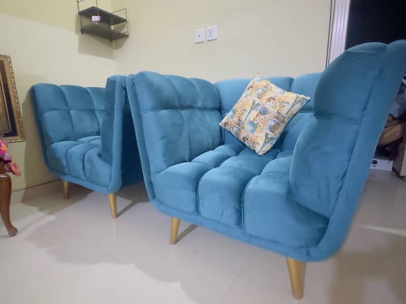 Like NEW - 7 Seater Sofa Set 9