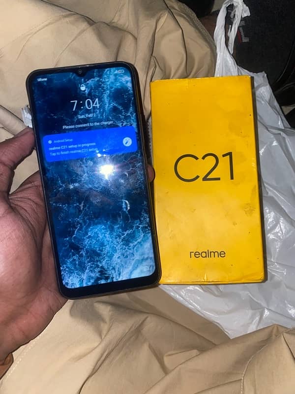 Realme C21 0