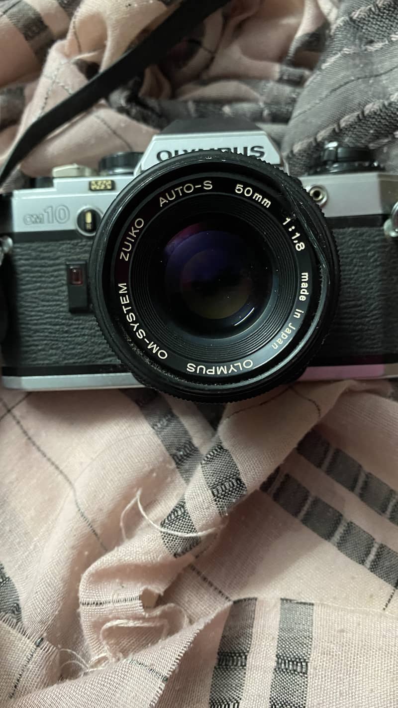 OLYMPUS OM10 0