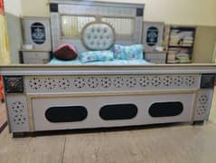 1 bed set and dressing table