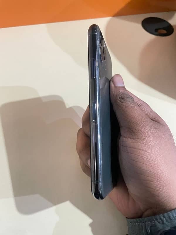 iPhone 11 Pro Non pta 10/9 Condition 3