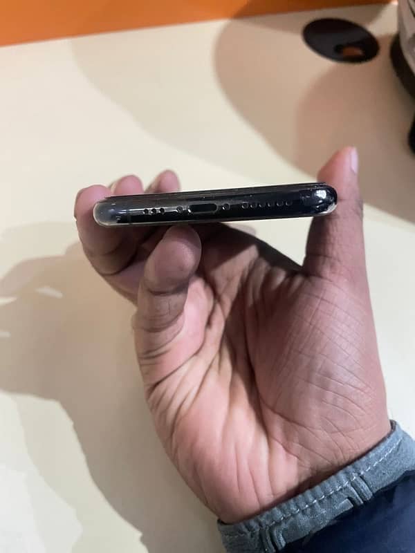 iPhone 11 Pro Non pta 10/9 Condition 4