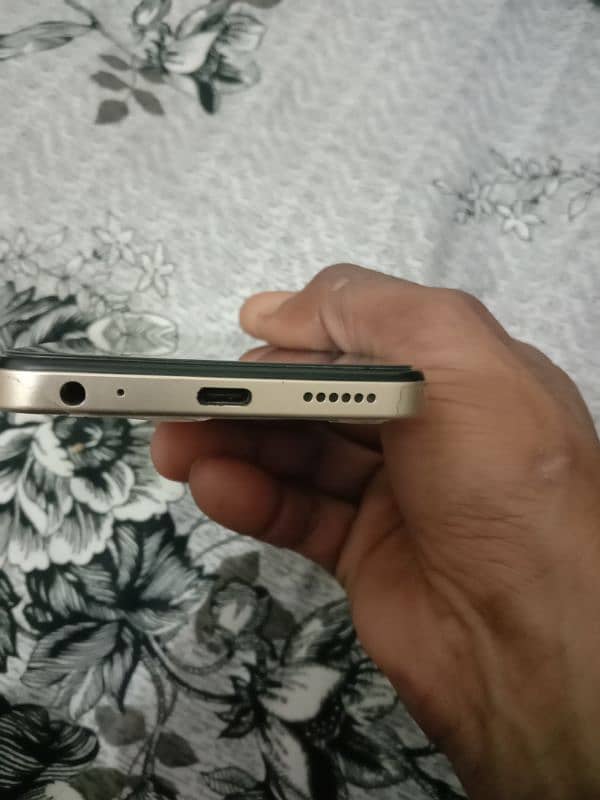 Infinix smart 8 4/64 for sale 4