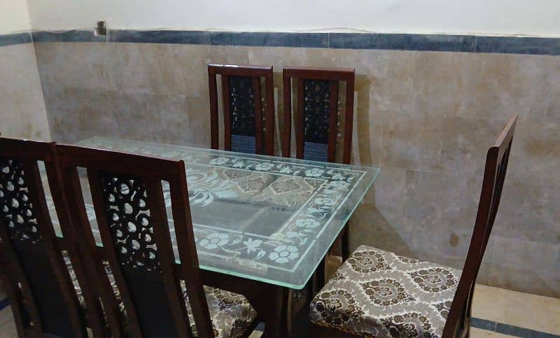 Dining Table with 6 chairs 0