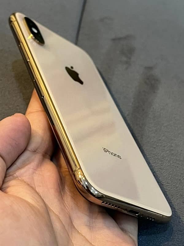 iPhone XS 3