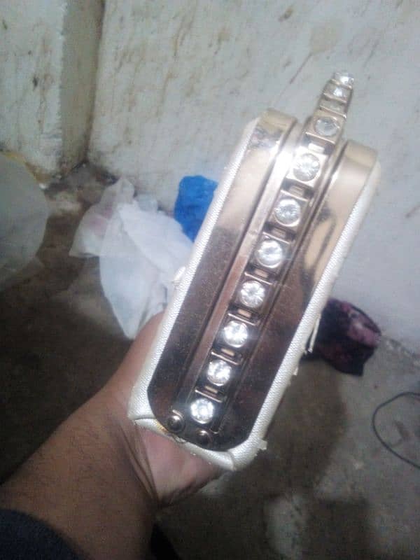 clutch in excellent condition 0