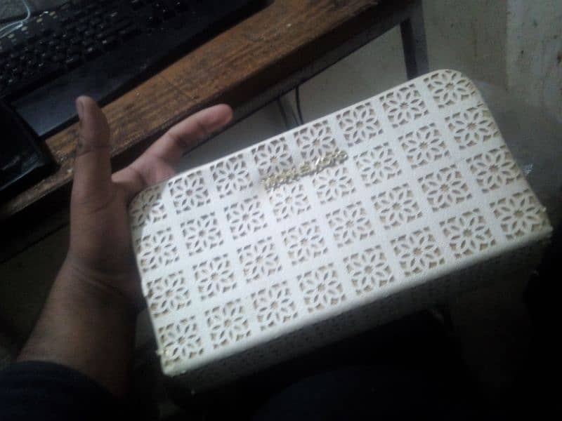 clutch in excellent condition 4