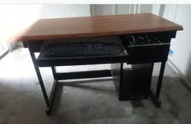 computer + astree table