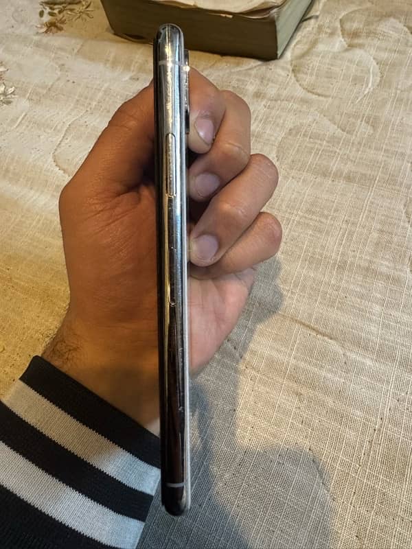 Iphone X 64 GB PTA Approved 3