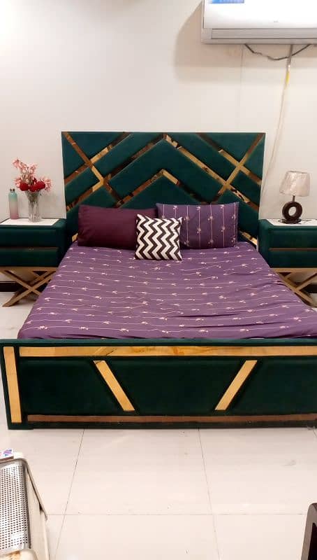 bed with 2 side tables 4