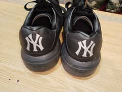 NY Yankees MonoEmbo Triple Black Size UK 7 EUR 41