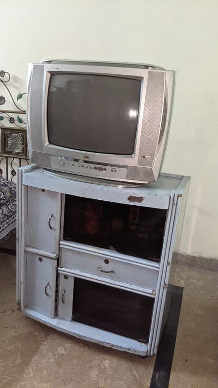 LG tv with trolly 1