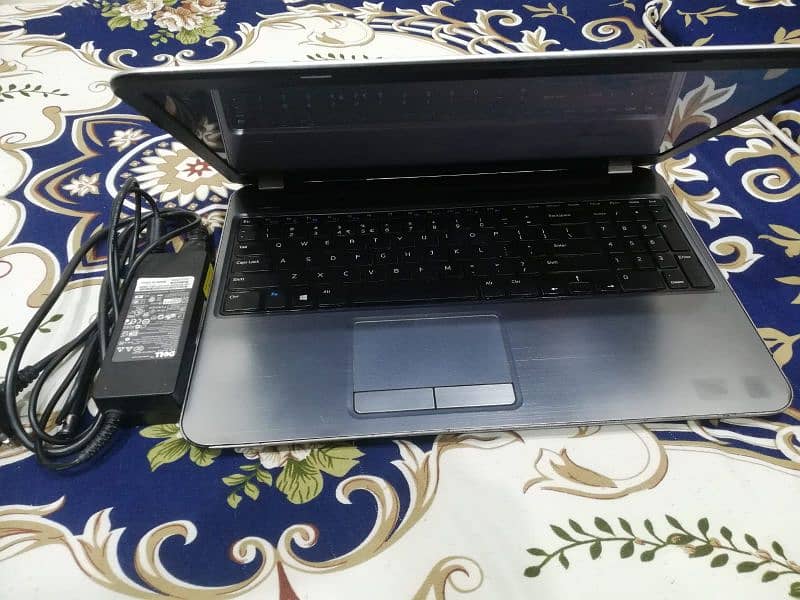 Dell Inspiron 3588 1