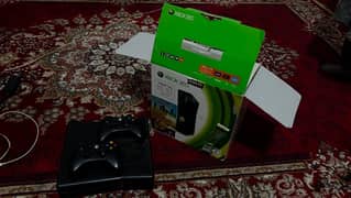 Xbox 360 (250GB) +2 controllers