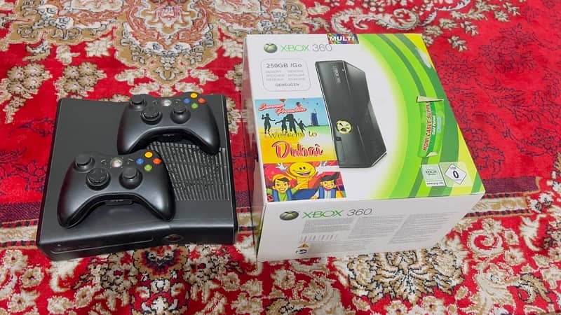 Xbox 360 (250GB) +2 controllers 2