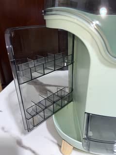 Makeup organizer