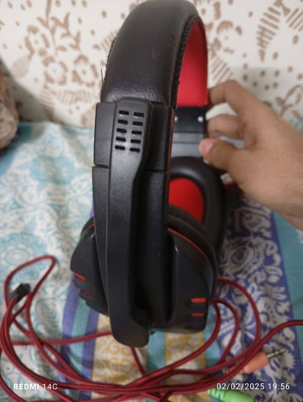 LUNAR PROTON GAMING HEADPHONES 1