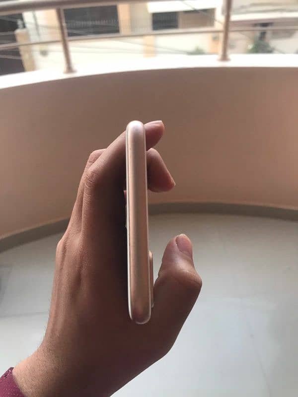 Iphone 8 plus Gold Colour 6