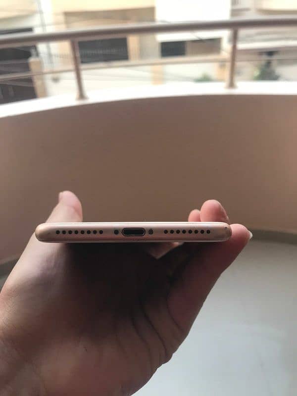 Iphone 8 plus Gold Colour 7