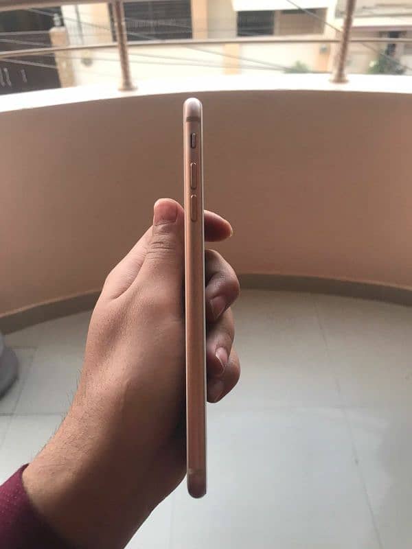 Iphone 8 plus Gold Colour 8