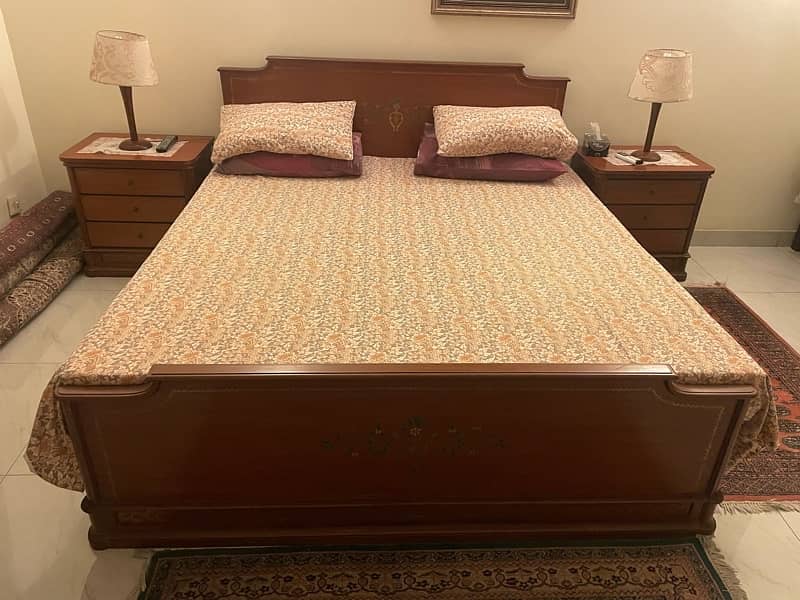 King Size Wooden Bed with Storage Drawers & Elegant Design 2