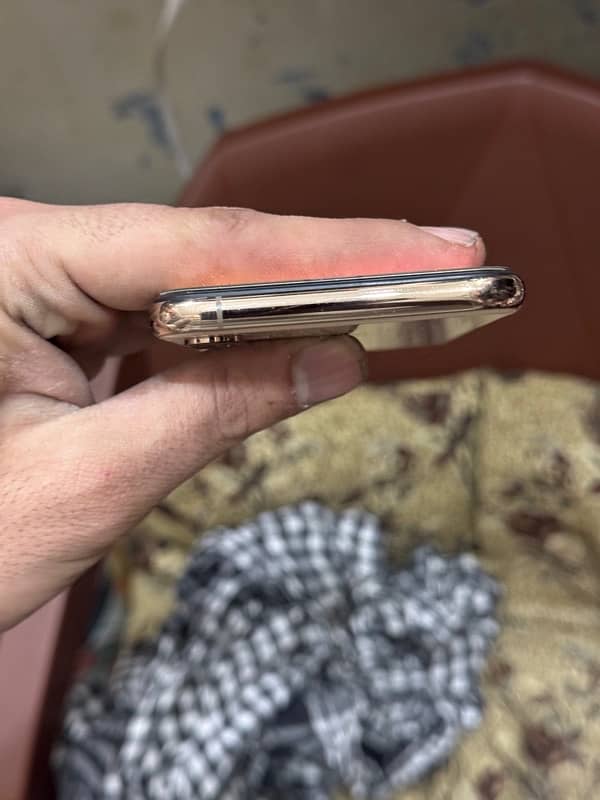 iphone xs 64gb pta approved 4