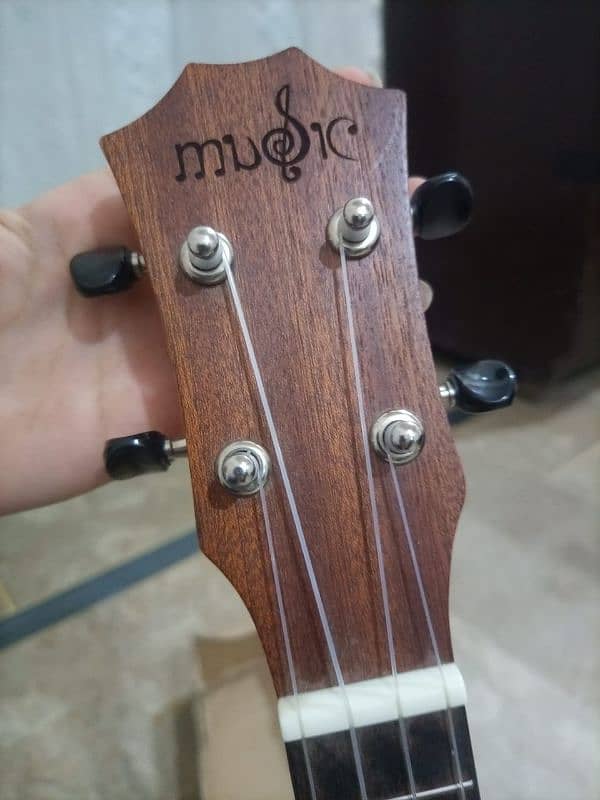 Premium Ukulele -A1 condition , perfect sound and built 3