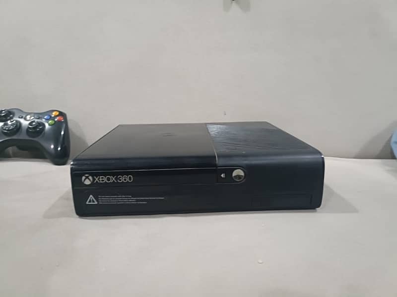 XBOX 360 Ultra Slim With 2 Controllers &with 1 Kinect all Wire Genuine 0