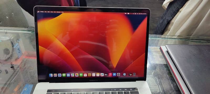 Macbook pro 2017 touch bar 15 inch 2