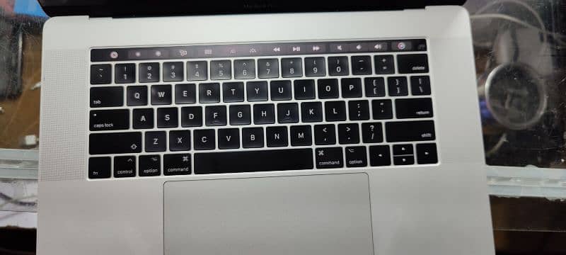 Macbook pro 2017 touch bar 15 inch 4