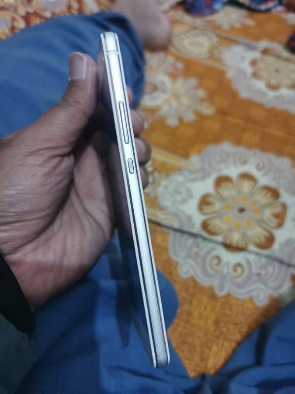 P9 lite Huawei (for parts} 4