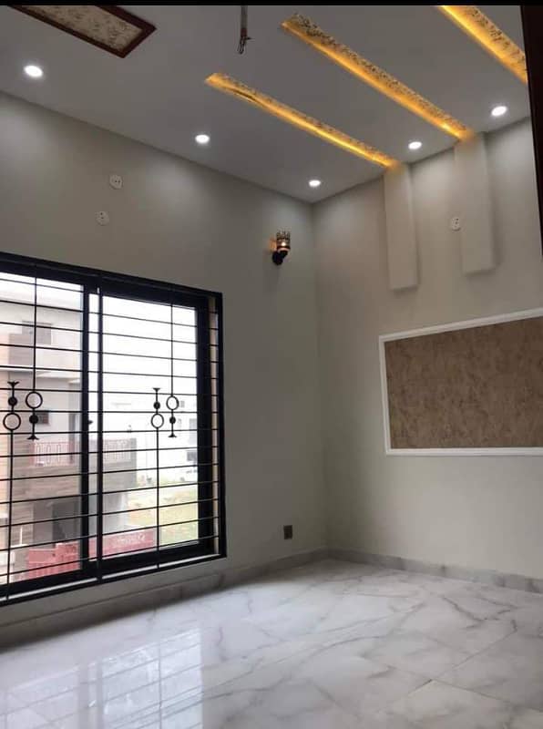 5 Marla Brand New House In Khayaban-e-Amin For Sale 4