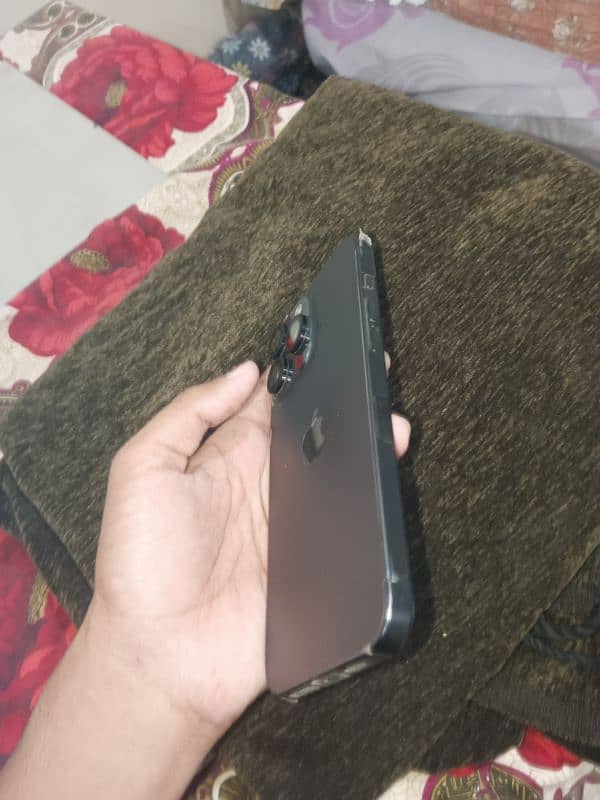 iphone 15 pro max black colour 2