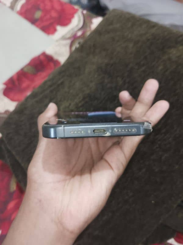 iphone 15 pro max black colour 3