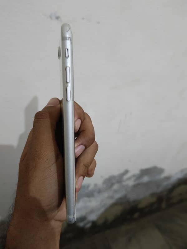 I phone 7 plus 10 /10 condition one hand used 2