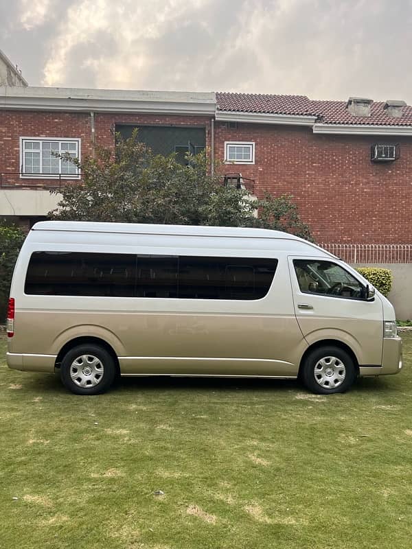 Toyota Hiace 224 Grand Cabin 2